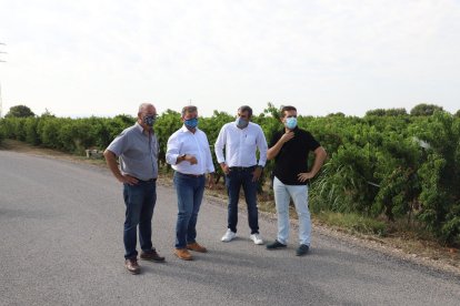 Visita dels edils Joan Ramon Castro i David Melé al camí de les Creus de Setó.