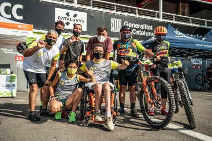 Isidre Esteve, con algunos de los participantes en la prueba.