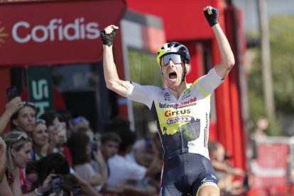 Rui Costa celebra el triomf en l’etapa d’ahir.