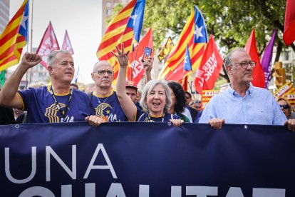 La presidenta de l’ANC, Dolors Feliu, i el president d’Òmnium Cultural, Xavier Antich, al capdavant de la manifestació.