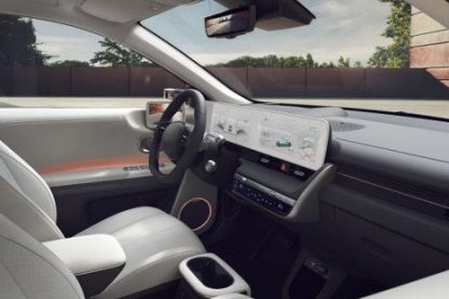 Hyundai Motor continua millorant la seguretat del seu multipremiat IONIQ 5 amb la introducció d'un nou retrovisor central digital (DCM).