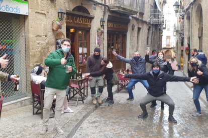 El bar Castell repartió en 2020 un cuarto premio de la Grossa, en la foto aquella celebración