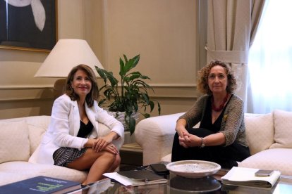 La ministra de Transportes, Raquel Sánchez, con la consellera de Territori, Ester Capella, durante la reunión en el Ministerio de Transportes.