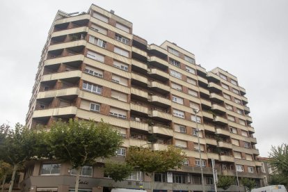 El edificio de pisos es conocido como “El Pati” y está situado en la céntrica plaza del Carme.