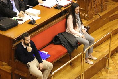 Albert López i Rosa Peral, durant un judici oral.