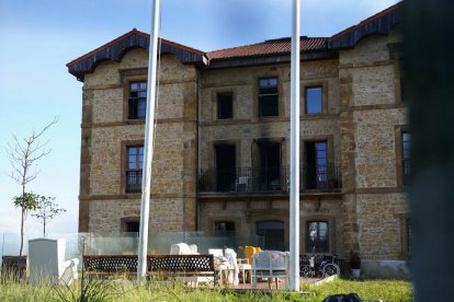 La fachada de la residencia donde se registró el incendio. 