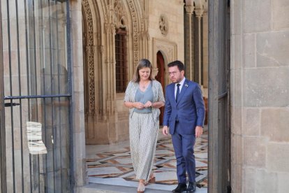 La síndica de Aran, Maria Vergés, y el presidente de la Generalitat, Pere Aragonès, este jueves.