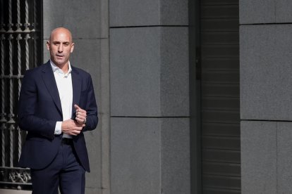 La Fiscalía pide que Rubiales no pueda acercarse a Jenni Hermoso ni comunicarse con ella