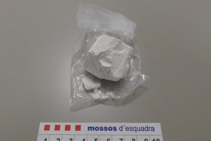 La cocaïna que portava l'home a sobre quan va ser detingut.