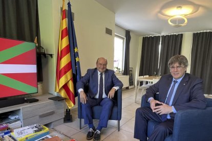 Ortuzar i Puigdemont tracten a Waterloo sobre el paper clau de PNB i Junts