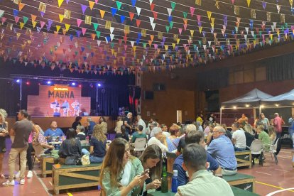 El pabellón polideportivo acogió ayer por la tarde la inauguración de la feria. 