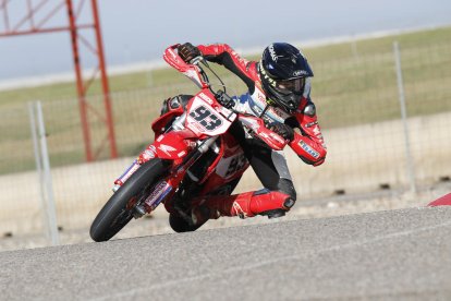 El leridano Max Serra durante una de las sesiones en el Circuit de Alcarràs.