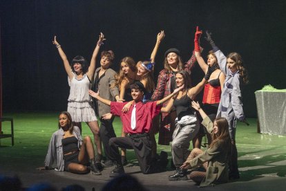 La Caserna estrena el musical 'Chicago' en la Isagoge de Cervera