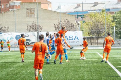 Una acció del partit d’ahir entre el Can Vidalet i l’Atlètic Lleida.