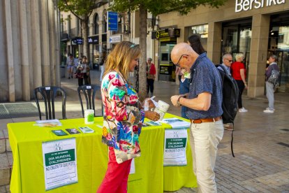 AFALL va instal·lar ahir set taules informatives a tot Lleida.