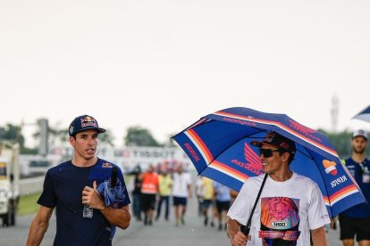 Els germans Márquez, en la seua arribada al circuit de Buddh.