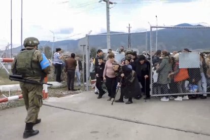 Ciutadans de l’Alt Karabakh ahir en un camp de refugiats.