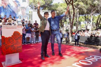 Pedro Sánchez i Salvador Illa, ahir a la Festa de la Rosa que va celebrar el PSC.