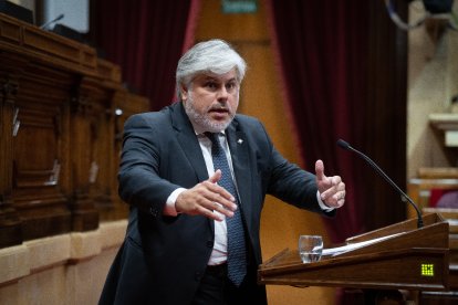 Albert Batet va ser l’encarregat de donar la rèplica de Junts a Pere Aragonès.