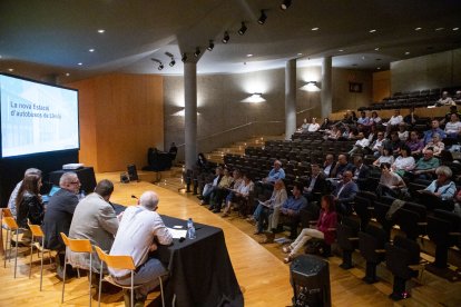 La presentació del pla de mobilitat de l’estació de busos a l’Auditori Enric Granados.