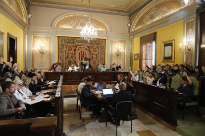 El ple del setembre es va celebrar ahir dijous perquè avui, dia de Sant Miquel, és festiu local.