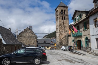 Vista d’un dels carrers del poble de Vilamòs.