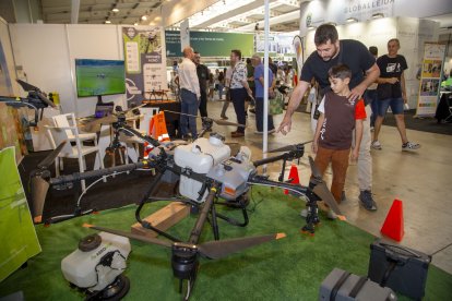 Un dels drons distribuïts per l’empresa Aerofor per a la irrigació de camps.