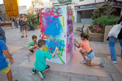 Taller de grafitis amb Txus Montejano.