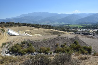 Les obres del nou vas avancen mentre el vas actual està al límit de la seua capacitat.