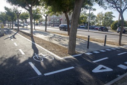 El primer tram del carril bici de Tàrrega ja acabat.