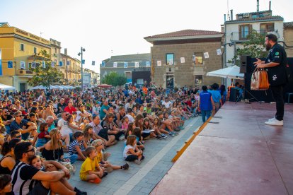 Actuació ahir a la tarda del mag Francis Zafrilla en l’espectacle inaugural del Montgai Màgic.