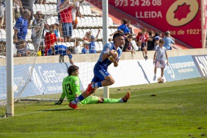 Imatge de la rematada de cap d’Agüero que va segellar la remuntada final del Lleida.