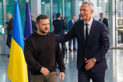 Volodímir Zelenski i Jens Stoltenberg ahir a Brussel·les.