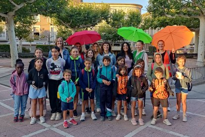 Un grup d’escolars que participen en la iniciativa Camins Escolars de Tàrrega ahir amb l’alcaldessa.