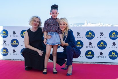 La directora Carlota Pereda, la jove actriu Maia Zaitegui i Belén Rueda, ahir a Sitges.