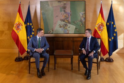 Pedro Sánchez, amb el líder del PP, Alberto Núñez Feijóo.