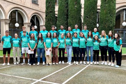 La recepció als esportistes premiats va tenir lloc ahir al claustre de La Pensativa de l’edifici del Rectorat.