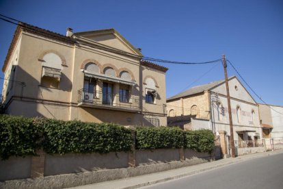 Edifici de la rectoria, on s’ubicarà el centre de serveis.