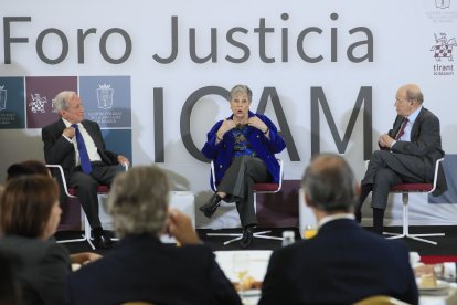 Pascual Sala i Encarnació Roca, ahir en un debat sobre l’encaix constitucional de l’amnistia.