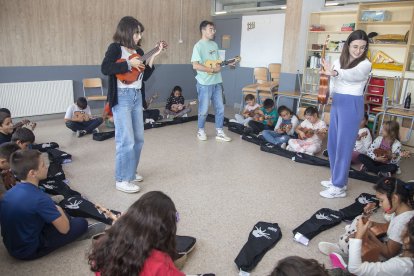 Dos professores de l’Escola de Música i un altre del centre.