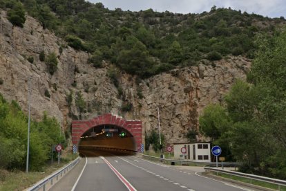 Un dels túnels a la C-14 a l’entorn del qual es preveu instal·lar panells solars.