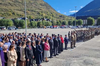 Algunes de les persones que ahir van jurar la bandera a Aran.