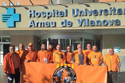 Donació de sang ■ Una quinzena de membres de l’Associació de Gossers van tornar a donar sang ahir a l’hospital Arnau de Vilanova de Lleida per visibilitzar la seua tasca. Seguiran amb les accions reivindicatives fins a final d’any a tot Cat ...