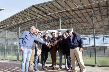 L’alcalde d’Alpicat, Joan Gilart, quart per l’esquerra, ahir en la presentació del projecte.