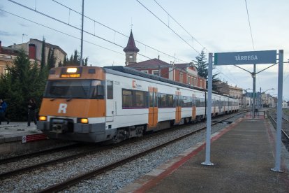 La línia de Manresa al seu pas per Tàrrega.