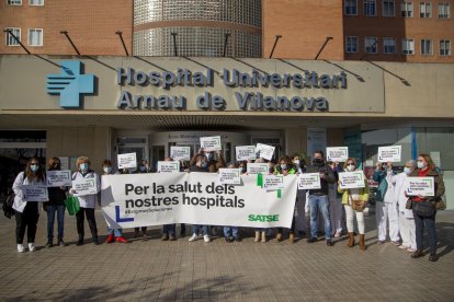 Manifestació d’infermeres l’any passat a les portes de l’hospital Arnau.