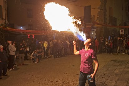 La plaça Major de Sanaüja va ser ahir l’epicentre de la Fira del Foc.