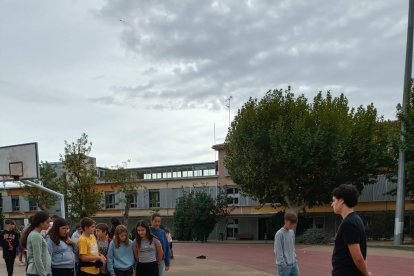 Estudiants del Gili i Gaya durant una prova de la gimcana matemàtica.