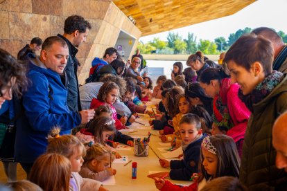 El taller infantil es va fer ahir després de la projecció d’una pel·lícula d’animació a la Llotja de Lleida.