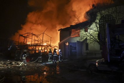 Atac amb drons a Khàrkiv, nord-est d’Ucraïna, divendres.